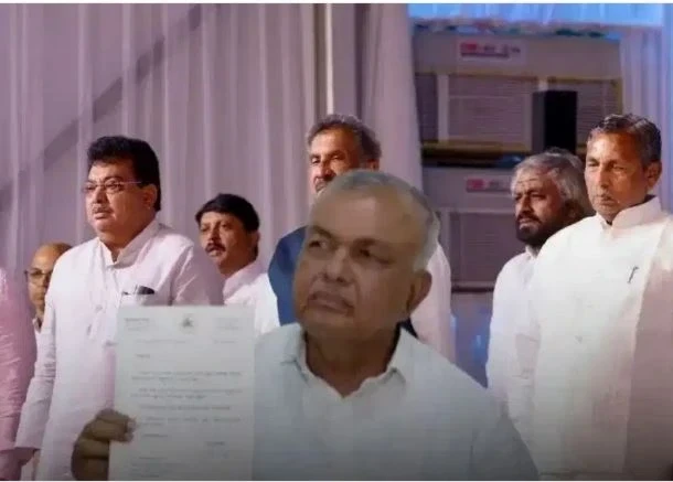 Karnataka News: बेंगलुरु। कर्नाटक में नई सरकार के गठन और विभागों के बंटवारे के महज एक दिन बाद ही कांग्रेस के वरिष्ठ नेता और मंत्री रामलिंगा रेड्डी ने मंत्री पद से इस्तीफा दे दिया।