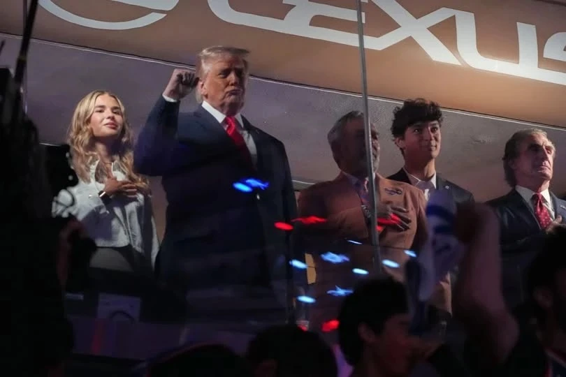 Jeering against Donald Trump