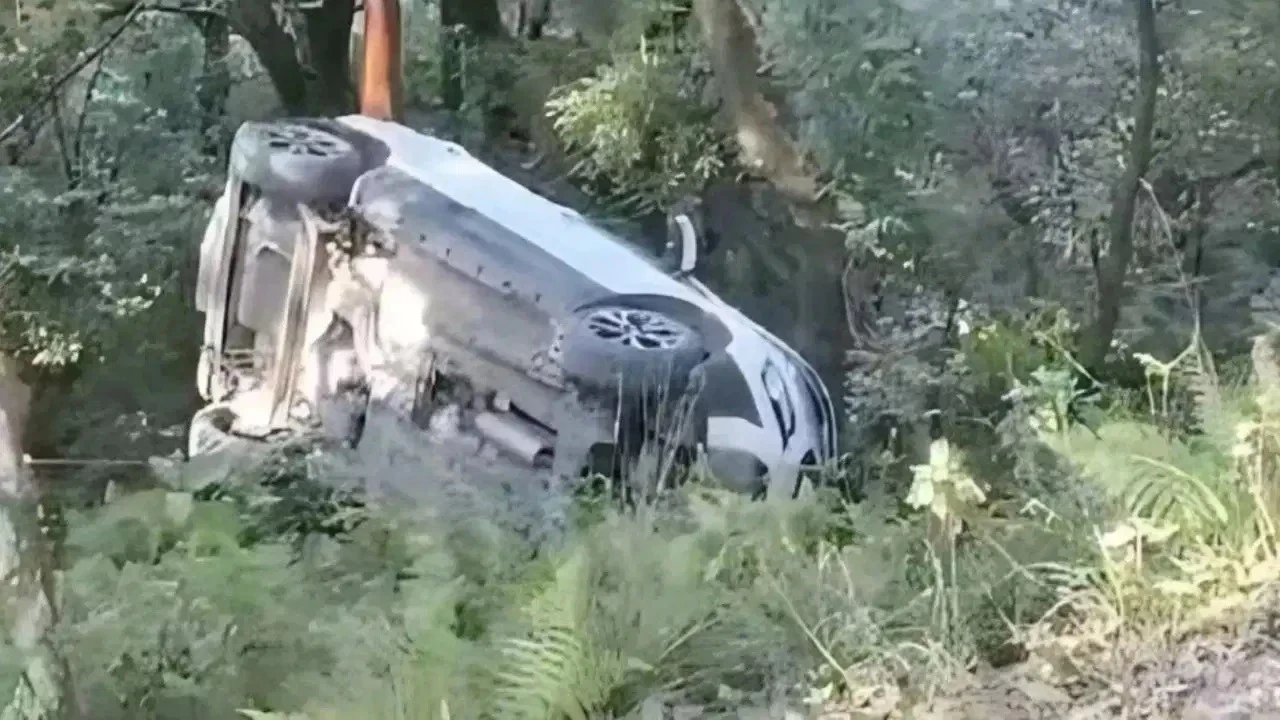 Car falls into gorge in Mussoorie