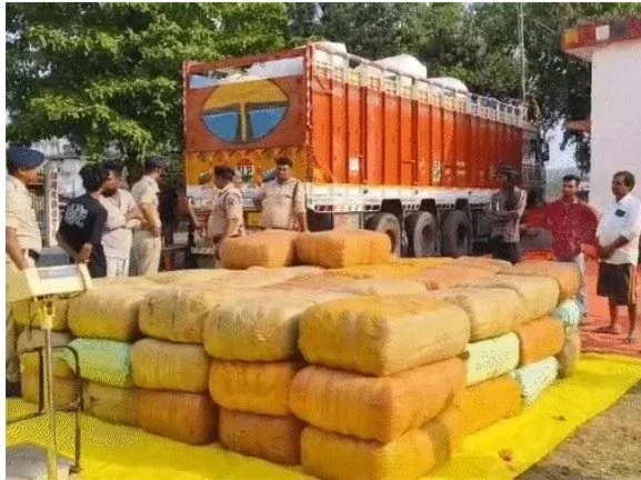 Chhattisgarh, Ambikapur, Odisha Ganja Seized, CG-UP Border,Balrampur Police