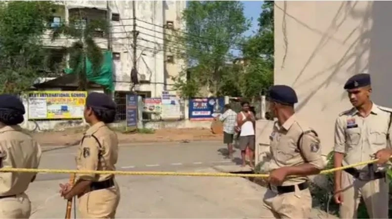 Raipur City News, Raipur Municipal Corporation, St Paul School Raipur, Building demolished