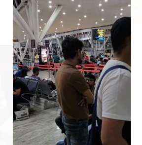 Indigo Flight: राजधानी रायपुर के स्वा​मी विवेकानंद एयरपोर्ट से संचालित होने वाली इंडिगो फ्लाइट्स के यात्री प्रबंधन के मिसमैनेजमेंट की वजह से आए दिन
