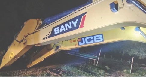 sand Illegal extraction: ​बिलासपुर जिले में शिवनाथ नदी ने रेत की अवैध निकासी करते हुए खनिज विभाग ने ग्राम कुकुर्दीकला, अमलडीहा,उदयबंद,गतौरा लोधीपारा, लोफंदी, सेंदरी, कछार