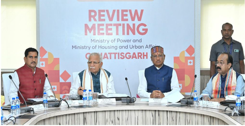 CG News: केन्द्रीय विद्युत तथा आवासन और शहरी कार्य मंत्री मनोहर लाल ने बुधवार को अपने रायपुर प्रवास के दौरान छत्तीसगढ़ में ऊर्जा तथा शहरों में आवास व जनसुविधाएं विकसित करने किए जा रहे कार्यों की समीक्षा की
