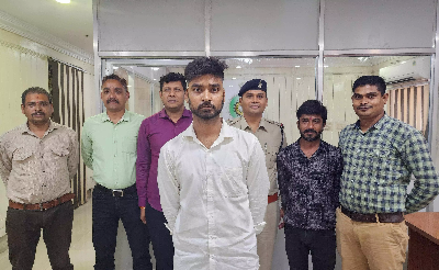 Raipur police arrest Avdesh Nagar from Rajasthan in a major fraud case involving ₹2.92 crore. The case concerns a share trading scam and involves multiple bank accounts across different states.