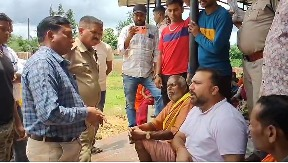 CG News: सरकार लाख दावें करे कि प्रदेश में स्वास्थ्य सुविधाओं को बेहतर कर दिया है, लेकिन सरकार अपने कर्मचारियों को नहीं सुधार पाती