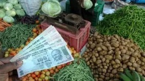 Retail Inflation in July 2024: नई दिल्ली। महंगाई के मोर्चे पर आम आदमी को राहत मिलता हुई दिखाई दे रही है। खाने की चीजों की