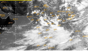 CG Weather Update: बंगाल की खाड़ी में हवा के ऊपरी भाग में एक चक्रवात बन गया है। मौसम वैज्ञानिकों के मुताबिक, इस चक्रवात के एक-दो दिन में कम दबाव के क्षेत्र में परिवर्तित होने की
