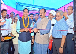Deputy CM Arun Sao: मुंगेली जिले के रामगढ़ में आनंदाश्रम परिसर में नवनिर्मित सियान सदन भवन का रविवार को उप मुख्यमंत्री अरुण साव तथा केन्द्रीय आवास और शहरी कार्य राज्य मंत्री तोखन साहू ने लोकार्पण किया।