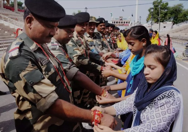 हेल्पिंग हैंड्स क्लब