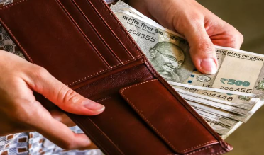 7th Pay Commission: बजट से पहले कर्नाटक की सिद्धारमैया सरकार ने सरकारी कर्मचारियों के वेतन में 27 प्रतिशत बढ़ोतरी का ऐलान कर दिया है। सातवें वेतन आयोग की सिफारिशों के बाद राज्य कैबिनेट ने इस