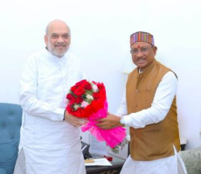 रायपुर। CG Politics: छत्तीसगढ़ के मुख्यमंत्री विष्णुदेव साय अपने दिल्ली प्रवास के दौरान केंद्रीय गृहमंत्री अमित शाह से उनके निवास पर मुलाकात की। इस महत्वपूर्ण बैठक में मुख्यमंत्री ने छत्तीसगढ़ के दीर्घकालिक विकास के लिए