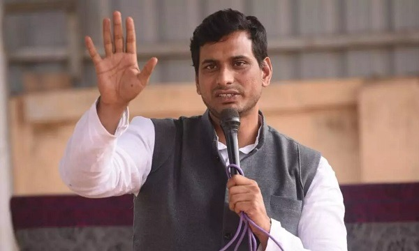 "छत्तीसगढ़ के बलौदाबाजार हिंसा मामले में विधायक देवेंद्र यादव की गिरफ्तारी के बाद कांग्रेस का विरोध प्रदर्शन।"