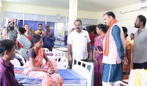 "Health Minister Shyam Bihari Yadav inspects Jashpur District Hospital, directs improvements in cleanliness, facilities, and oxygen plant repair."