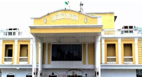 CG Politics: छत्तीसगढ़ में 22 जुलाई से मानसून सत्र की शुरुआत होगी। इससे पहले कांग्रेस विधायक दल की 21 जुलाई को बैठक होगी। बैठक की अध्यक्षता नेता प्रतिपक्ष डॉ चरणदास महंत करेंगे।