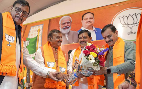 वित्त मंत्री निर्मला सीतारमण द्वारा प्रस्तुत मोदी सरकार का बजट, जिसमें नई कर प्रणाली और एंजल टैक्स समाप्त करने की घोषणा