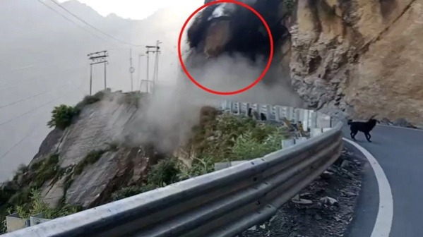 बदरीनाथ हाईवे पर लगातार बारिश के कारण अवरुद्ध हुए मार्ग को खोलने के लिए एनएच और बीआरओ की टीम काम कर रही है, जिससे 700 से अधिक तीर्थयात्री विभिन्न स्थानों पर फंसे हुए हैं।