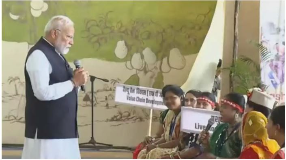 Lakhpati Didi: कोरिया जिले के रोशनी स्व सहायता समूह की मेहनत और सफलता को राष्ट्रीय पहचान मिली है। प्रधानमंत्री नरेंद्र मोदी ने