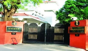 रमेन डेका को छत्तीसगढ़ का नया राज्यपाल नियुक्त किया गया है। वे 31 जुलाई को शपथ लेंगे, जबकि पूर्व राज्यपाल विश्वभूषण हरिचंदन को 29 जुलाई को विदाई दी जाएगी।