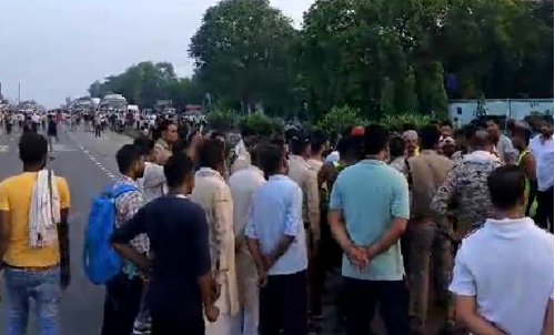 Truck and tractor collision in Morena, MP; four Kanwariyas killed, 12+ injured.