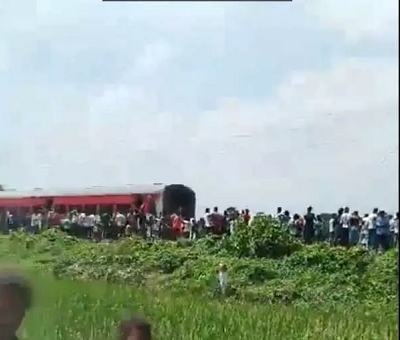In Samastipur, Bihar, the Bihar Sampark Kranti Express split into two parts due to a coupling failure between Pusa and Karpuri Gram stations. The engine and two bogies were reconnected, and no injuries were reported. An investigation is ongoing."